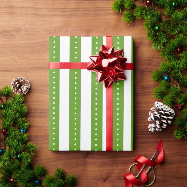 Green and White Striped Wrapping Paper Geschenkpapier (Feiertagsgeschenk)