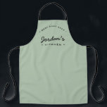 Green Best Koch jemals Custom Your Kitchen Schürze<br><div class="desc">Machen Sie sich bereit, einen Sturm mit unserem Green Best Koch je Custom Your Kitchen Schürze aufzubacken. Diese personalisierte Schürze ist das perfekte Zubehör für den Süßbäcker in Ihrem Leben. Passen Sie es mit Ihrem eigenen Namen an, um es wirklich einzigartig zu machen. Die Schürze ist in einem stilvollen Grün...</div>