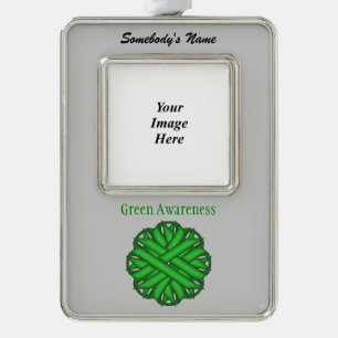 Green Blume Ribbon Tmpl (V-O) von Kenneth Yoncich Rahmen-Ornament Silber