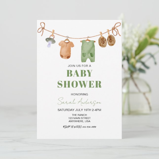 Green Boho Baby Clothes Babydusche Einladung (Stehend Vorderseite)