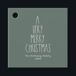 Green Boho Polka Dot Christmas Square Geschenkanhänger<br><div class="desc">Diese grünen Polka dot weihnachtsplattform begünstigen die moderne böhmische Landhausgrüße. Der klassische rustikale, aber feine handgezeichnet Schriftart verleiht ihm einen erdigen Vintagen Look und behalte ihn niedlich und einfach. Die Polka-Punkte kommen in Erdtönen wie Rot, Salbei, Rosa, Rosa, Terrakotta, Rost und Bräune. Das Design ist ausgezeichnet für Ihren natürlichen Spaß...</div>