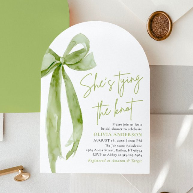 Green Bow Sie bindet das Brautparty des Knochenkre Einladung (Modern Elegant Green Bow Ribbon Coquette She's Tying the Knot Bridal Shower Invitation)
