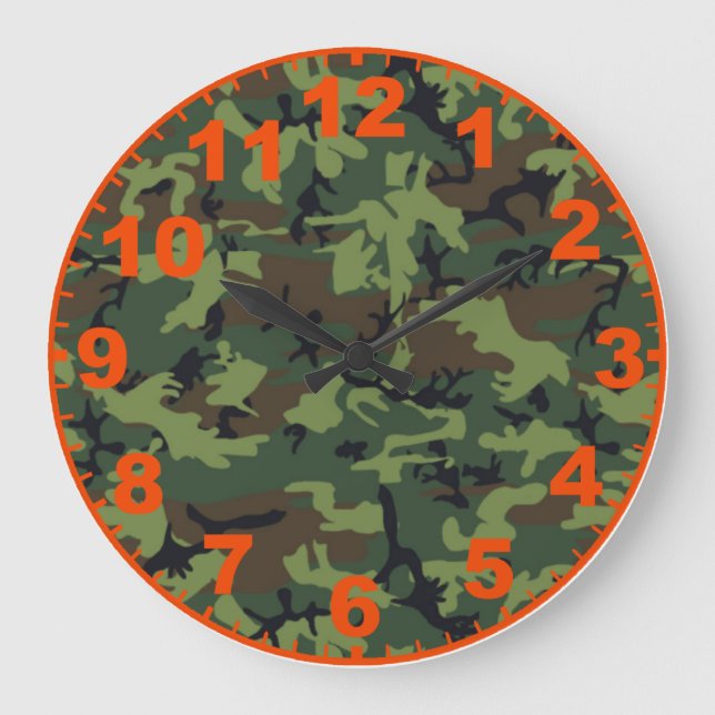 Green Camo Clock With Numbers Große Wanduhr (Vorderseite)