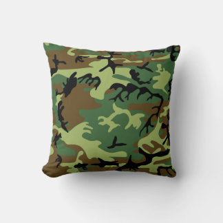 Green Camouflage Throw Kissen