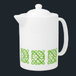 GREEN CELTIC KNOT Porzellan Teapot<br><div class="desc">Das Design dieses Porzellanteapots aus GREEN CELTIC KNOT ist ein originalfarbener Bleistift, der aus weichem, grünem Wolle rovendem Garn zeichne, das in einen keltischen Knoten gewickelt ist. * Matching Produkte sind in der Kategorie CELTIC KNOTS meines Shops erhältlich. ** Wenn Sie dieses Design auf einen anderen Produkttyp, eine andere Form...</div>