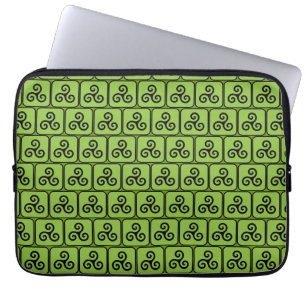 Green Celtic Triskele Tiled Laptopschutzhülle