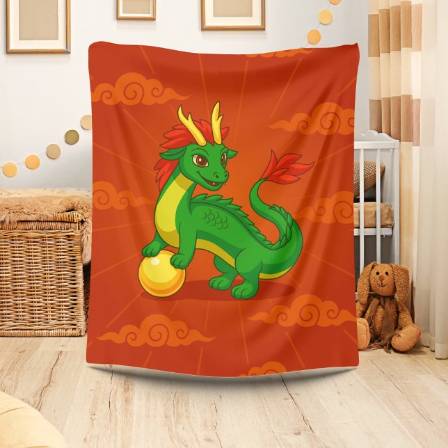 Green Chinese Dragon on Red Fleecedecke (Von Creator hochgeladen)