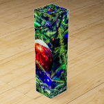 Green Christmas Tree Red Ball Weinbox<br><div class="desc">Grüner Weihnachtsbaum, blaue dekorative Lichter und roter Zierkugel mit frischem Schnee. Fröhliche und fröhliche Stimmung. Frohe Weihnachten und glückliches Neues Jahr. Drucke und Geschenke für jeden zum Spaß und gute Laune. Ein weiteres Set mit quadratischen Seitenverhältnissen und Souvenirs.</div>