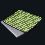 Green Dill Sour Pickle Pickles Feinschmecker Koshe Laptopschutzhülle<br><div class="desc">Mit einer originalen Marker-Illustration einer knackigen grünen Dillhalde. Ideal für Ihren Lieblings-Feinschmecker! Sehen Sie nicht,  wonach Sie suchen? Brauchen Sie Hilfe bei der Anpassung? Kontaktieren Sie Rebecca,  um etwas für Sie entworfen zu haben.</div>