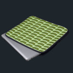 Green Dill Sour Pickle Pickles Feinschmecker Koshe Laptopschutzhülle<br><div class="desc">Mit einer originalen Marker-Illustration einer knackigen grünen Dillhalde. Ideal für Ihren Lieblings-Feinschmecker! Sehen Sie nicht,  wonach Sie suchen? Brauchen Sie Hilfe bei der Anpassung? Kontaktieren Sie Rebecca,  um etwas für Sie entworfen zu haben.</div>