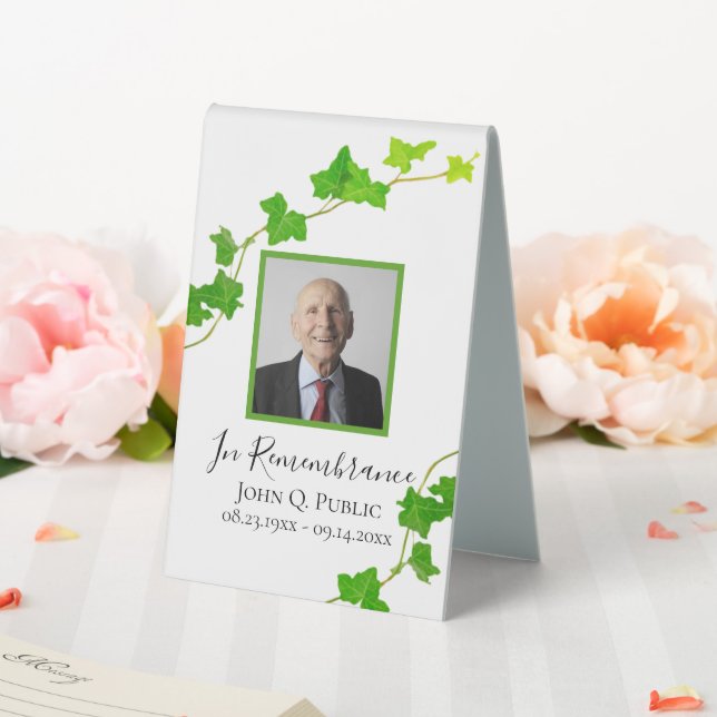 Green English Ivy Vine Celebration of Life Funeral Tischaufsteller (In Situ (Hochzeit))