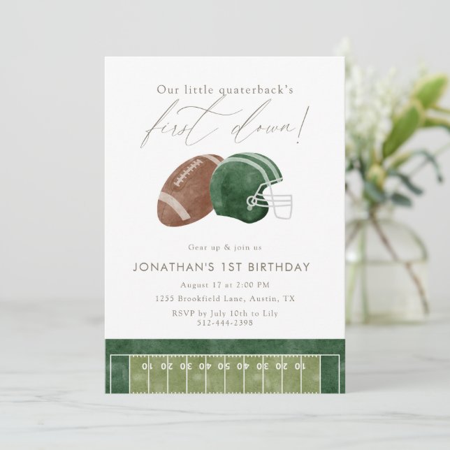 Green Football Helmet First Birthday Einladung (Stehend Vorderseite)