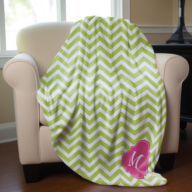 Green & Fuschia Zigzag Muster Monogram Fleecedecke (Von Creator hochgeladen)