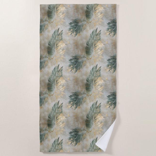 Green Glam Chic Gold Weiße tropische Blätter Strandtuch (Vorderseite)