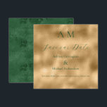 Green Gold Monogram Modern Wedding Save The Date<br><div class="desc">Schöne Braut & Bräutigam Monogramme am oberen Ende dieser schönen Hochzeit Speichern Sie die Date-Karte. Imitate goldener Hintergrund mit grünem Schriftart zu koordinieren,  mit dem bedrückten grünen Rücken dieser eleganten Einladung. Absolut atemberaubend.</div>