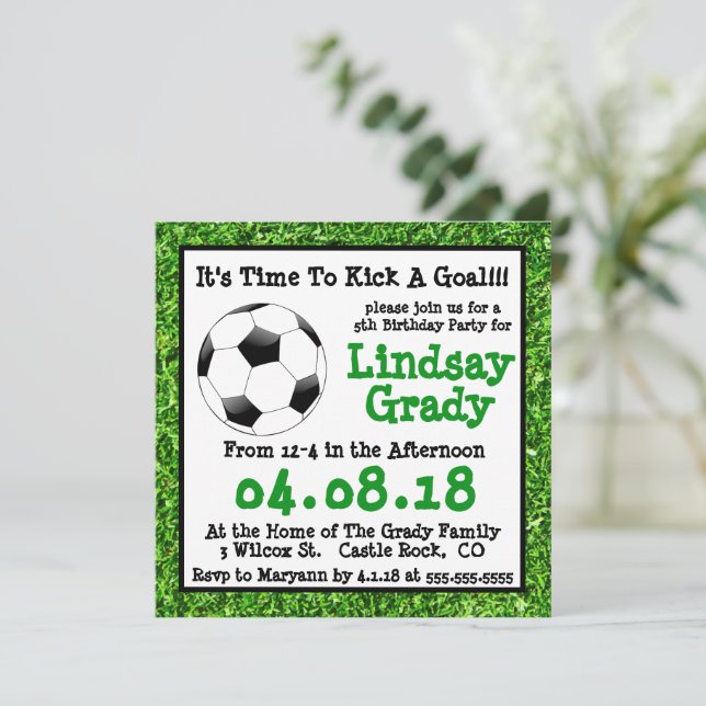Green Grass Soccer Invitation Anniversaire (Debout devant)