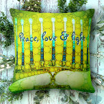 Green Hanukkah Menorah Peace Liebe Script Kissen<br><div class="desc">"Frieden, Liebe und Licht." Ein nahes Foto einer hellen, farbenfrohen, grünen und gelben künstlerischen Menorah hilft Ihnen den Urlaub in Hanukka stilvoll zu gestalten. Genießen Sie die Wärme und Freude der Ferienzeit, wenn Sie sich auf diesem atemberaubenden, farbenfrohen Hanukkah Kissen entspannen. Macht ein auffälliges Set von vier Kissen, wenn gekauft...</div>