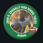 Green High School Football Player Foto Magnet<br><div class="desc">Dieser coole,  kundenspezifische High School Football Player Foto Spirituosenmagnet in grün weist eine weiße Typografie Ihres Mannes und Spielernamen auf. Personalisieren Sie Ihren Athleten Namen neben dem Ball.</div>