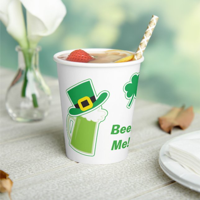 Green Irish Beer Me St Patrick's Day Pappbecher (In Situ)