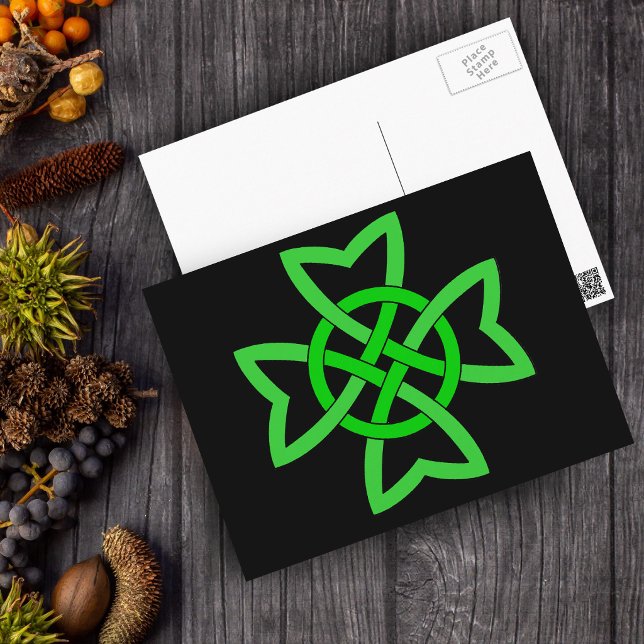 Green Irish Celtic Knot Postkarte (Bright green Irish Celtic knot design on black postcard.)