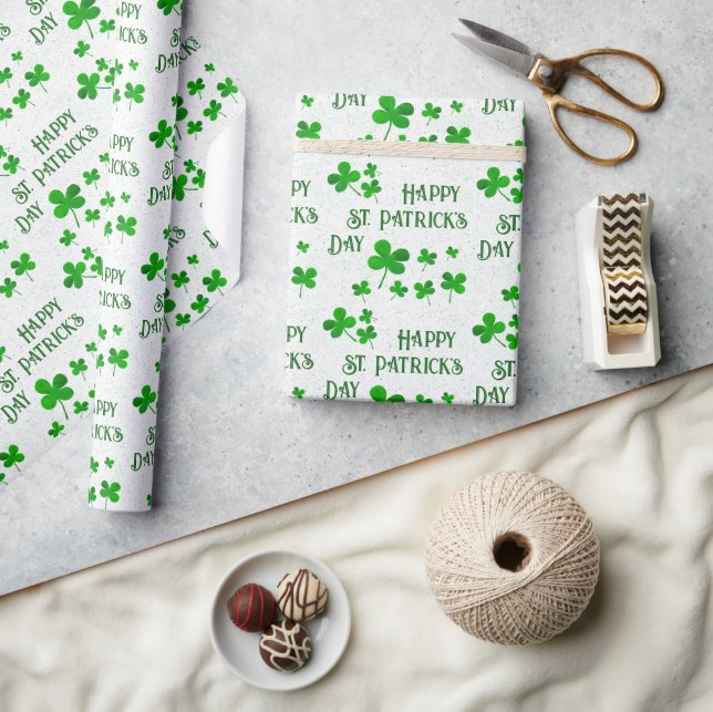 Green Kleeblatt Clovers Happy St Patrick`s Day Geschenkpapier (Kunsthandwerk)