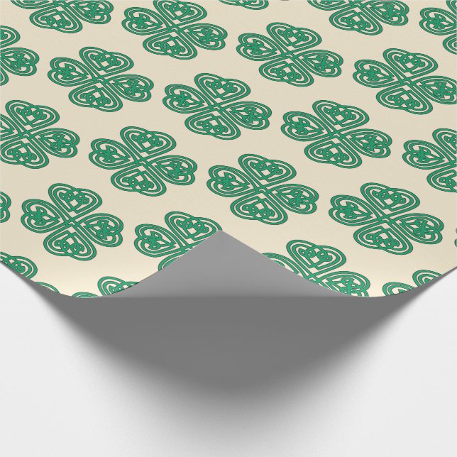 Green Lucky Clover Celtic Knot Wrapping Paper Geschenkpapier (Ecke)