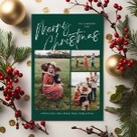Green Merry Christmas Calligraphy Script 3 Foto Feiertagskarte<br><div class="desc">Green Frory Weihnachtskalligrafie Script 3 Foto Kariert Holiday Card bietet moderne Kalligrapie-Skript auf der Vorderseite,  zusammen mit drei Fotos,  und ein festliches Weihnachtsfest kariert auf der Rückseite.</div>