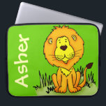 Green Mini Notebook-Gehäuse mit Vorname für Lion-G Laptopschutzhülle<br><div class="desc">Spaß Löwen Kinder Laptop Gehäuse perfekt für einen großen Katzenliebhaber. Ein großartiges Geschenk für ein Kind zu Löwen spielen Praxis, Sport und nach der Schule Klubs. Fall lautet: "Asher" oder personalisieren Sie diesen Fall mit dem Namen Ihrer Wahl. (***Bitte beachten Sie, dass einige Namen aufgrund der Art des Schriftartes nicht...</div>
