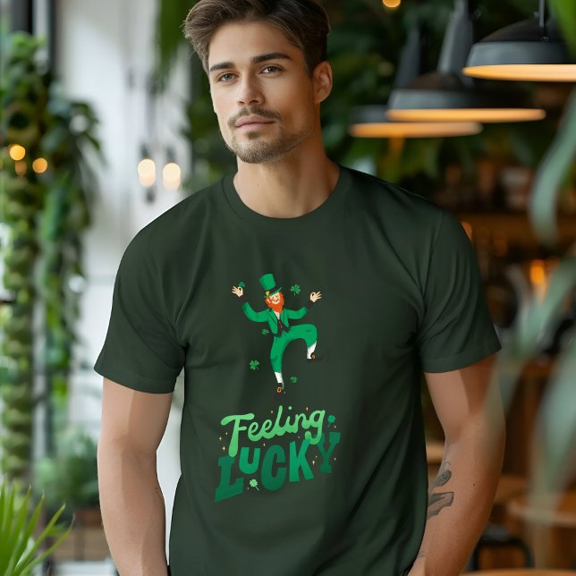 Green Modern Illustration Gefühl Lucky T - Shirt (Von Creator hochgeladen)