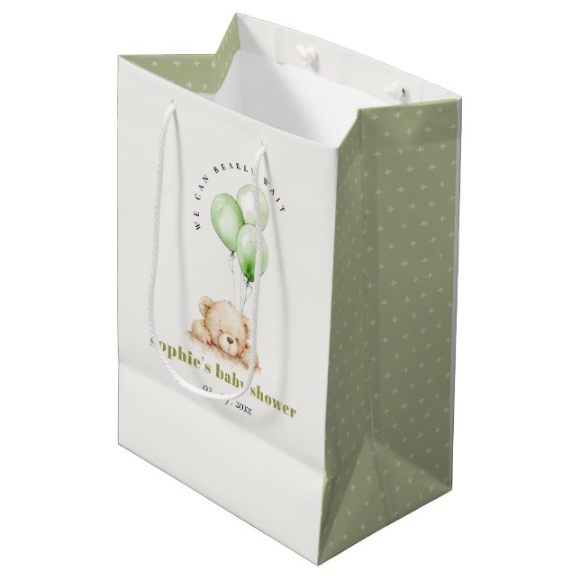 Green Neutral Bearly Wait Balloon Baby Shower Mittlere Geschenktüte (Vorderseite Schrägansicht)