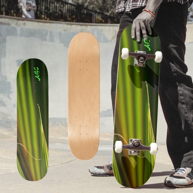 Green Palm Fronds Natürliche Abstrakt Skateboard (Von Creator hochgeladen)