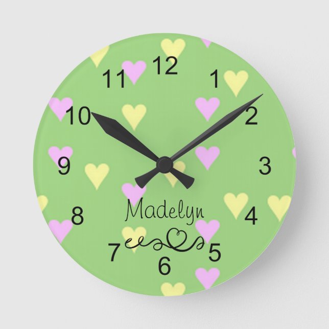 Green Pastel Heart Print Nursery Wall Clock Runde Wanduhr (Vorderseite)