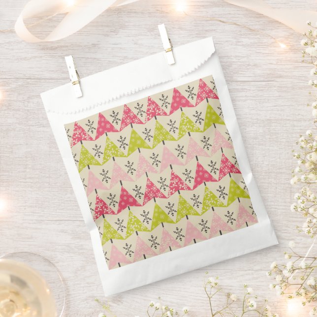 Green & pink Christmas trees Geschenktütchen (Ausgeschnitten)