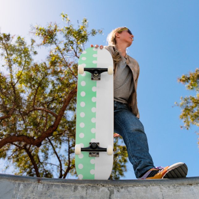 Green Poka Dots Skateboard (Außen 1)