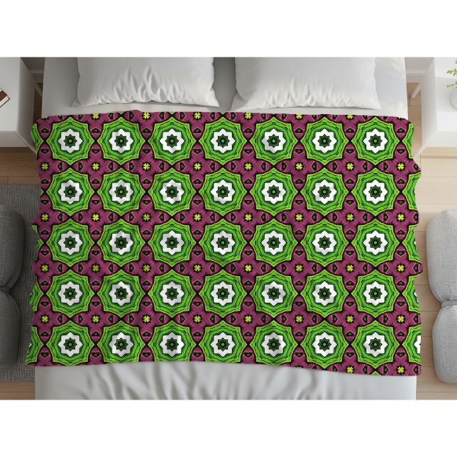 Green purple and white geometric pattern Towel Fleecedecke (Von Creator hochgeladen)