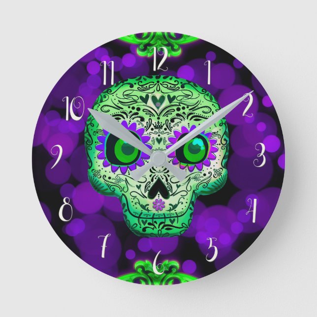 Green & Purple Glowing Sugar Skull Halloween Runde Wanduhr (Vorderseite)
