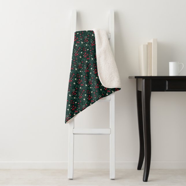 Green red and white Christmas flowers Sherpadecke (Beispiel)