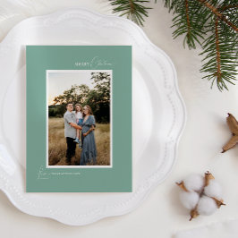 Green Retro Boho Minimalistischer Brief und Foto Feiertagskarte