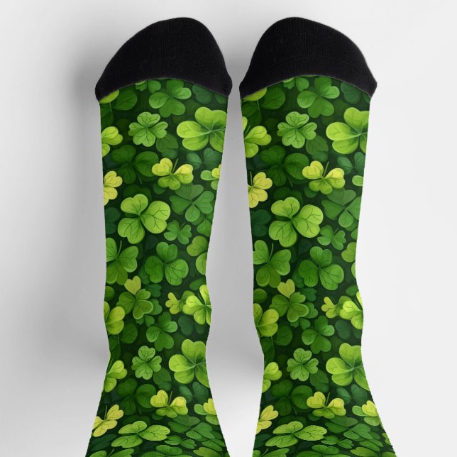 Green Shamrock Pattern on Black Socks Socken (Oben)