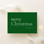 Green Simple Serif Frohe Weihnachten<br><div class="desc">Moderne Einfachheit macht diese schlichte,  textbasierte Urlaubskarte in den klassischen Weihnachtsfarben Grün und Weiß zu einem Glanz. Der benutzerdefinierte Backer enthält zwei Ihrer besten Fotos aus dem Jahr und lässt sich leicht mit dem Text der Nachricht personalisieren.</div>
