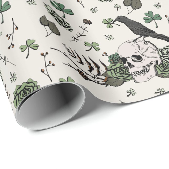 Green Skull und Rose Pattern St Patricks Day Goth Geschenkpapier (Rolleneckpunkt)