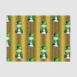 Green Snowman on Gold Christmas Seidenpapier<br><div class="desc">Ein festliches Weihnachtspapier mit kleinem Schneemännern in grünem Samthut und Weste,  umgeben von goldenen Sternen und verbeugt Set auf einem farbenfrohen goldenen Hintergrund,  um Ihrem Weihnachtsgeschenk und Weihnachtsfeiern in diesem Jahr einen echten Auftrieb zu geben.</div>