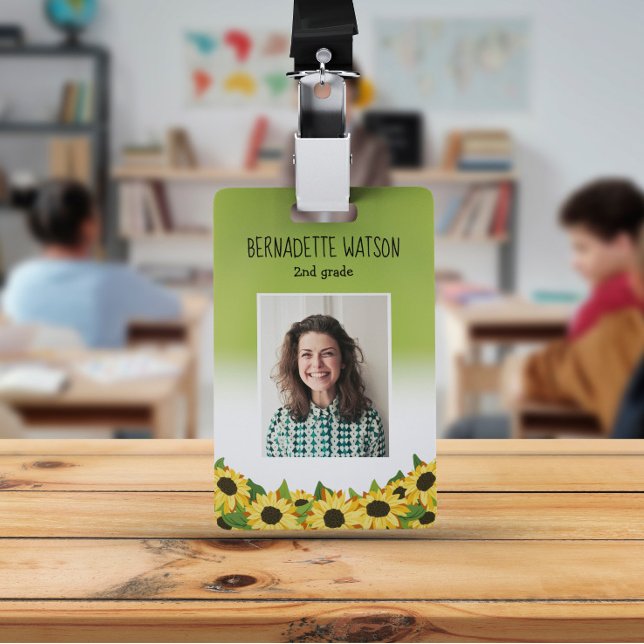 Green Sunflower Kindergarten Lehrer Ausweis (Von Creator hochgeladen)
