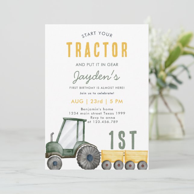 Green Tractor Farm Boy 1ère invitation anniversair (Debout devant)