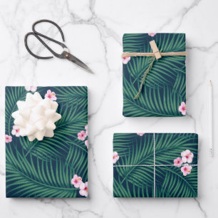 Green Tropical Palm Blätter mit Hibiskus Blume