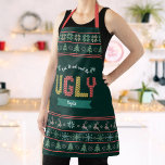 Green Ugg Christmas Sweater Nordic Strick Name hin Schürze<br><div class="desc">"Iss, trinke und sei hässlich." Hier ist ein wunderbarer Weg, um den Spaß Ihres Backens zu ergänzen. Genießen Sie kulinarische Abenteuer in Ihrem Urlaub, wenn Sie diese einzigartige, skurrile, moderne Weihnachtsfeier im individuelle Name tragen. Ein niedliches, nordisches Strick-Paradies aus Krustbäumen, Rentieren, Ziergegenständen, zusammen mit spielerischer "Pullover"-Typografie in Ziegelrot, staubigen Grün,...</div>