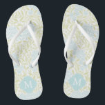 Green und Aqua Floral Damask Mit Monogramm Flip Flops<br><div class="desc">Schönes und elegantes florales Damastmuster und Quarterfolienmonogramm.</div>
