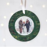 Green und Gold Fairy Lights | Zwei Fotos Ornament<br><div class="desc">Dieses moderne Weihnachtsschmuck besticht durch einen reichen,  dunklen smaragdgrünen Hintergrund mit eleganten Imitaten,  goldenen Märchenleuchten und zwei Ihrer beliebten persönlichen Fotos. Fügen Sie Ihren Familiennamen in goldfarbenem Text hinzu.</div>