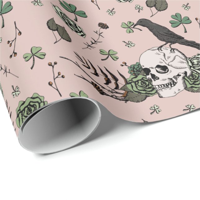 Green und Pink Skull Pattern St Patricks Day Goth Geschenkpapier (Rolleneckpunkt)