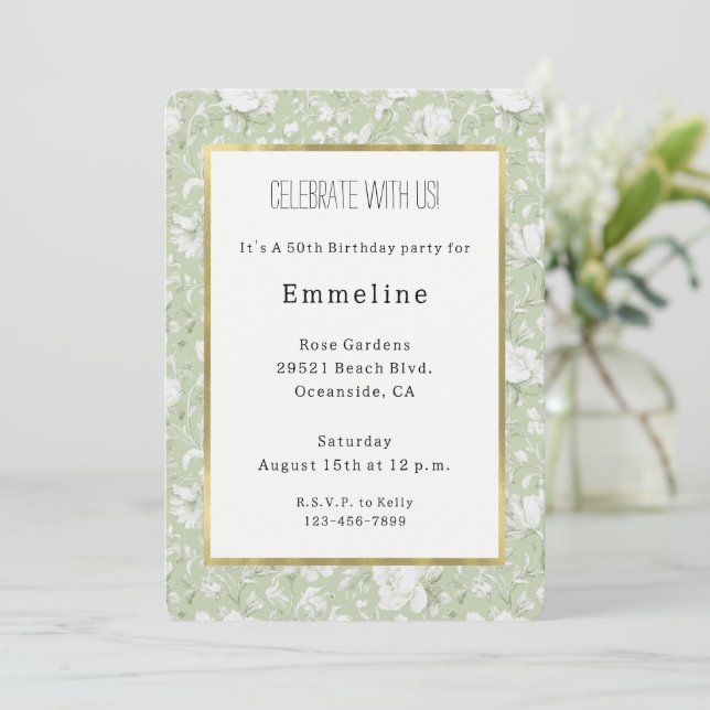 Green White Romantic Floral Birthday Einladung (Stehend Vorderseite)